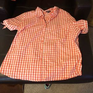 Romans 28W red and white shirt